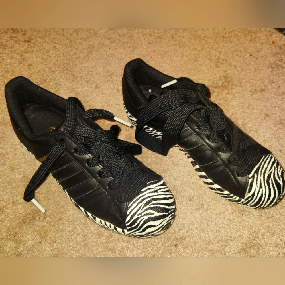 Women's Adidas custom black with zebra striped toe, size 6. EUC
